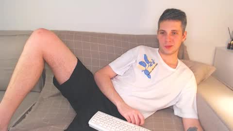 Snapshot of oliver_hort chatting on December 22, 7:31 pm Oliver online show from December 22, 7:31 pm