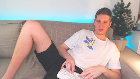 Snapshot of oliver_hort chatting on January 8, 12:47 pm Oliver online show from January 8, 12:47 pm