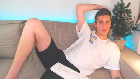 Snapshot of oliver_hort chatting on January 8, 3:50 pm Oliver online show from January 8, 3:50 pm