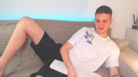 Snapshot of oliver_hort chatting on January 16, 6:16 pm Oliver online show from January 16, 6:16 pm