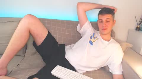 Snapshot of oliver_hort chatting on January 21, 6:12 pm Oliver online show from January 21, 6:12 pm