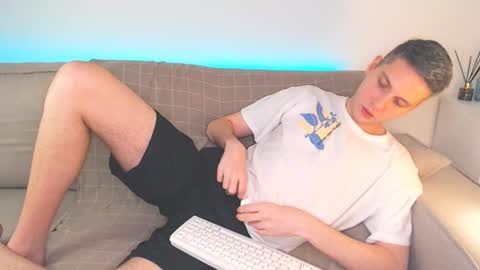 Snapshot of oliver_hort chatting on January 22, 7:13 pm Oliver online show from January 22, 7:13 pm