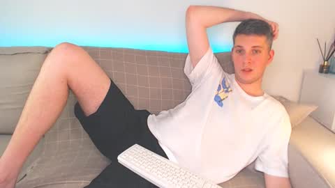 Snapshot of oliver_hort chatting on January 23, 7:29 pm Oliver online show from January 23, 7:29 pm