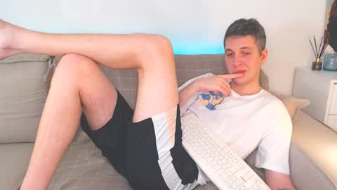 Snapshot of oliver_hort chatting on February 7, 3:30 pm Oliver online show from February 7, 3:30 pm