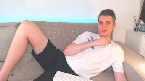 Snapshot of oliver_hort chatting on February 8, 2:05 pm Oliver online show from February 8, 2:05 pm