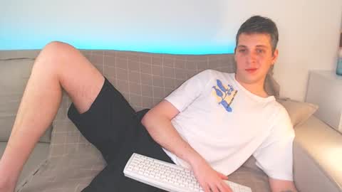 Snapshot of oliver_hort chatting on February 10, 6:13 pm Oliver online show from February 10, 6:13 pm