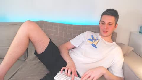 Snapshot of oliver_hort chatting on February 12, 5:16 pm Oliver online show from February 12, 5:16 pm