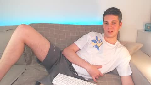 Snapshot of oliver_hort chatting on February 17, 6:37 pm Oliver online show from February 17, 6:37 pm