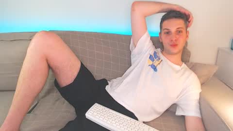 Snapshot of oliver_hort chatting on March 2, 5:58 pm Oliver online show from March 2, 5:58 pm