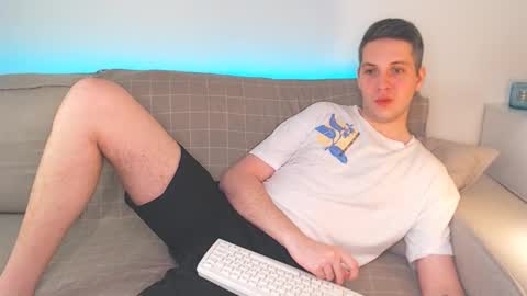 Snapshot of oliver_hort chatting on March 9, 6:32 pm Oliver online show from March 9, 6:32 pm