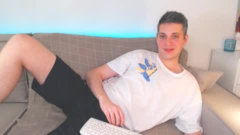 Snapshot of oliver_hort chatting on March 12, 1:40 pm Oliver online show from March 12, 1:40 pm