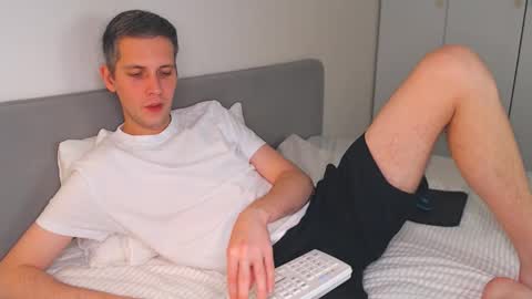 Snapshot of oliver_hort chatting on November 2, 6:10 pm Oliver online show from November 2, 6:10 pm