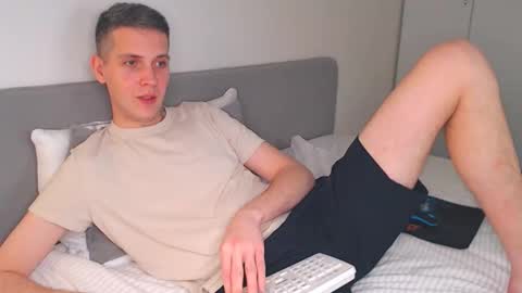 Oliver online show from February 4, 5:30 pm