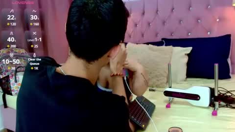 Snapshot of oliver_king_sex chatting on December 6, 1:51 am Oliver  Smith online show from December 6, 1:51 am