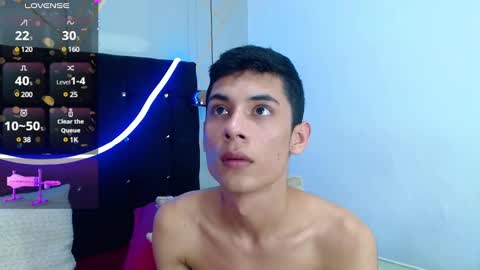 Snapshot of oliver_king_sex chatting on December 6, 8:40 pm Oliver  Smith online show from December 6, 8:40 pm