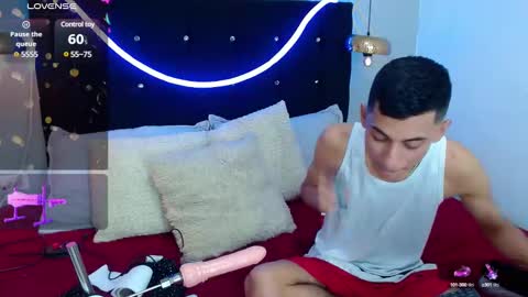 Snapshot of oliver_king_sex chatting on December 9, 7:07 pm Oliver  Smith online show from December 9, 7:07 pm