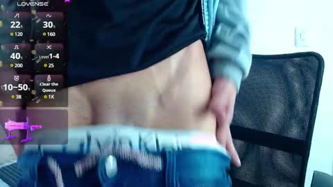 Snapshot of oliver_king_sex chatting on December 15, 2:05 pm Oliver  Smith online show from December 15, 2:05 pm