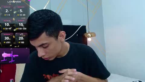 Snapshot of oliver_king_sex chatting on December 28, 6:08 pm Oliver  Smith online show from December 28, 6:08 pm