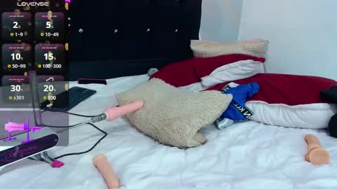 Snapshot of oliver_king_sex chatting on December 28, 9:08 pm Oliver  Smith online show from December 28, 9:08 pm