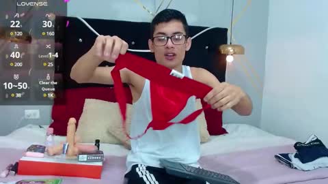 Snapshot of oliver_king_sex chatting on January 6, 4:55 pm Oliver  Smith online show from January 6, 4:55 pm