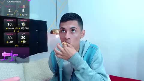 Snapshot of oliver_king_sex chatting on January 14, 5:45 pm Oliver  Smith online show from January 14, 5:45 pm