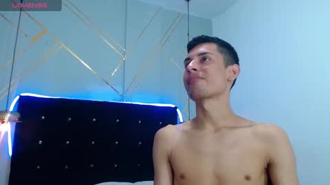 Snapshot of oliver_king_sex chatting on January 20, 9:43 pm Oliver  Smith online show from January 20, 9:43 pm