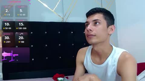 Snapshot of oliver_king_sex chatting on January 28, 7:32 pm Oliver  Smith online show from January 28, 7:32 pm