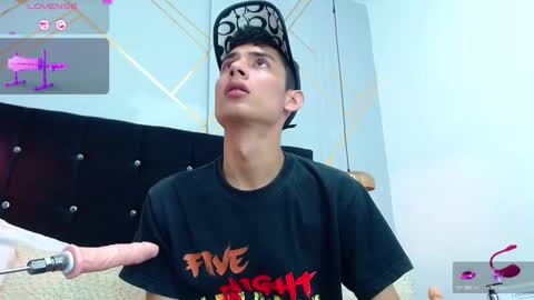 Snapshot of oliver_king_sex chatting on February 1, 3:50 pm Oliver  Smith online show from February 1, 3:50 pm