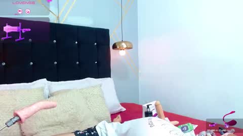 Snapshot of oliver_king_sex chatting on February 3, 7:00 pm Oliver  Smith online show from February 3, 7:00 pm