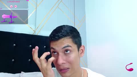 Snapshot of oliver_king_sex chatting on February 4, 1:13 am Oliver  Smith online show from February 4, 1:13 am