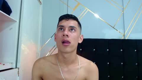 Snapshot of oliver_king_sex chatting on February 13, 12:24 am Oliver  Smith online show from February 13, 12:24 am