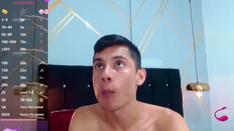 Snapshot of oliver_king_sex chatting on February 25, 9:46 pm Oliver  Smith online show from February 25, 9:46 pm