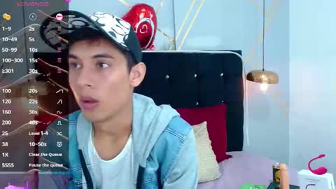 Snapshot of oliver_king_sex chatting on March 8, 5:54 pm Oliver  Smith online show from March 8, 5:54 pm