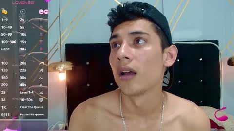 Snapshot of oliver_king_sex chatting on March 9, 12:00 am Oliver  Smith online show from March 9, 12:00 am
