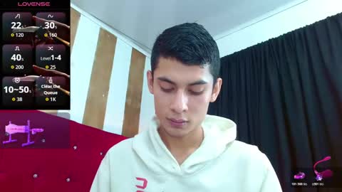 Snapshot of oliver_king_sex chatting on October 23, 3:44 pm Oliver  Smith online show from October 23, 3:44 pm