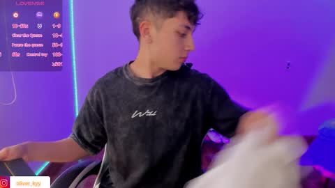 oliveeer online show from December 16, 7:08 pm