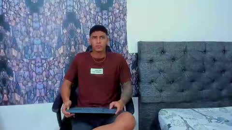 Snapshot of oliver_smith_2 chatting on February 27, 12:21 am oliver_smith_2 online show from February 27, 12:21 am