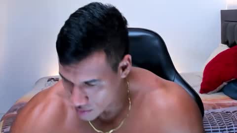 oliver_tommy online show from September 17, 12:45 am