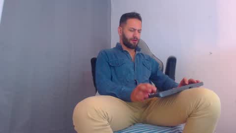 Snapshot of oliverdrew1 chatting on December 30, 10:55 pm oliver online show from December 30, 10:55 pm