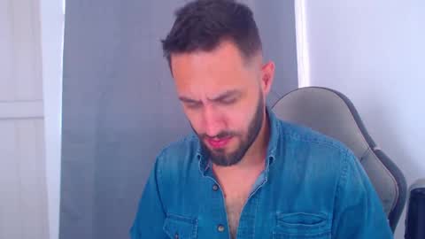 Snapshot of oliverdrew1 chatting on January 13, 4:30 pm oliver online show from January 13, 4:30 pm