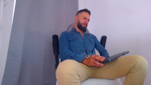 Snapshot of oliverdrew1 chatting on February 17, 7:10 pm oliver online show from February 17, 7:10 pm