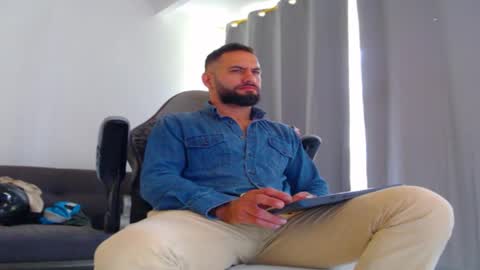 Snapshot of oliverdrew1 chatting on October 24, 4:47 pm oliver online show from October 24, 4:47 pm