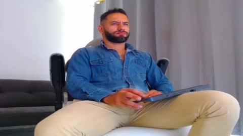 oliver online show from December 4, 4:48 pm