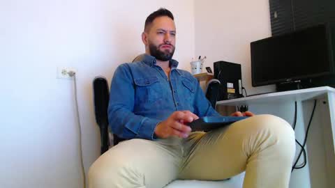 oliver online show from April 9, 2:00 pm