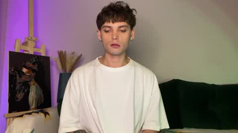 Snapshot of oliverlawrence chatting on June 11, 12:32 am oliverlawrence online show from June 11, 12:32 am