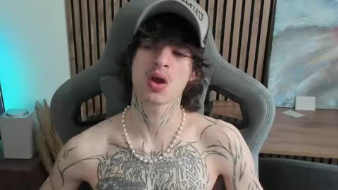 oliverrgroove online show from April 30, 7:36 am