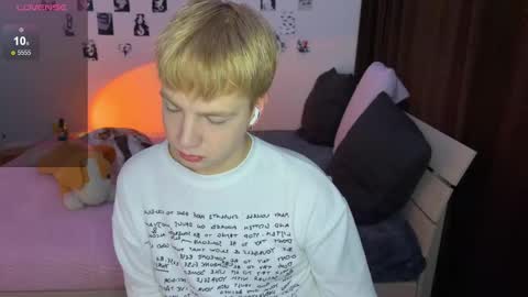 oliver online show from October 20, 1:00 pm