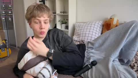 oliver online show from April 21, 12:11 pm