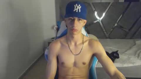 oliverthompson_01 online show from October 10, 7:51 am