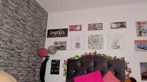 Snapshot of olivia22love chatting on February 17, 1:32 pm ..................................... 500 am- 1200 pm GMT-5 online show from February 17, 1:32 pm